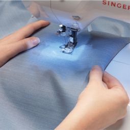 Computerised Sewing Machine (8770)